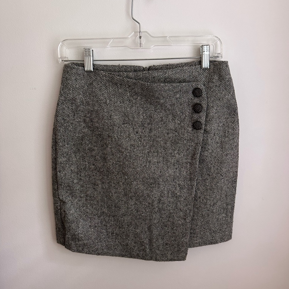 Elegant Gray Women's Skirt with Buttons